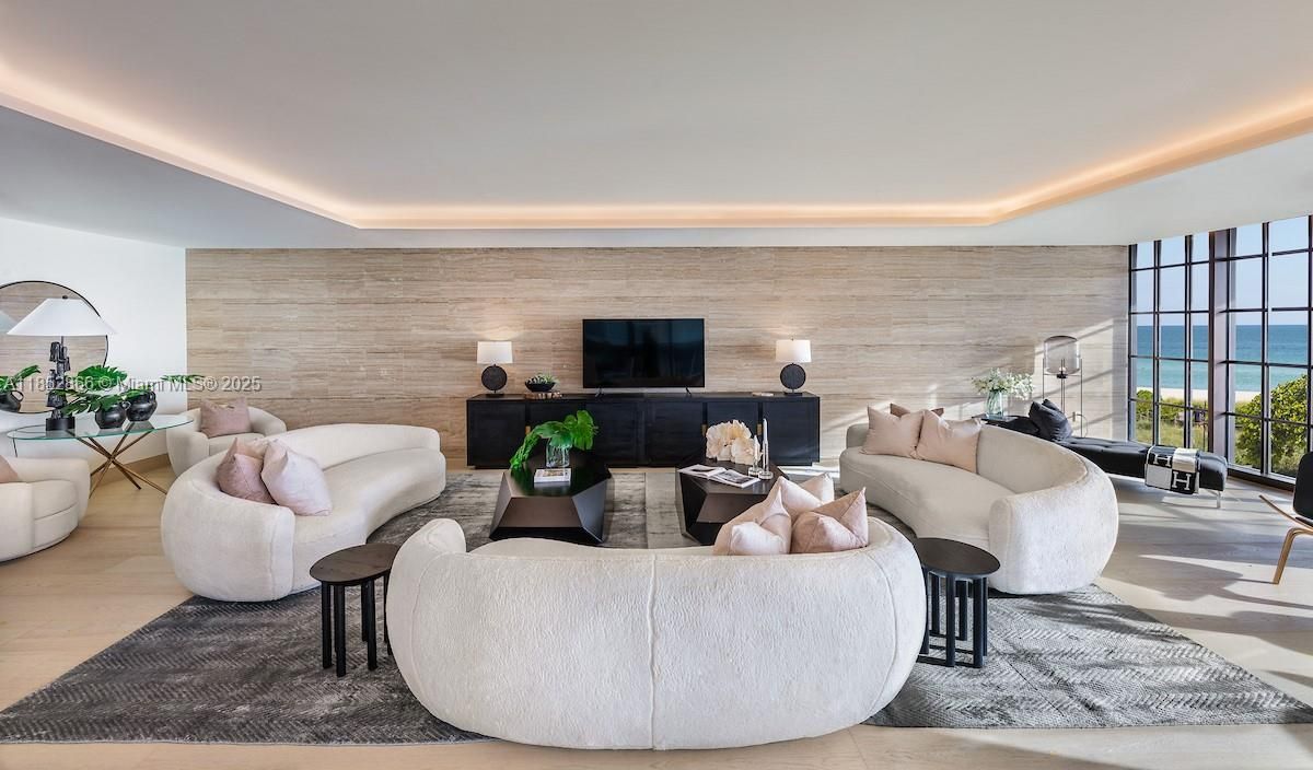 Interior, Living room, Water