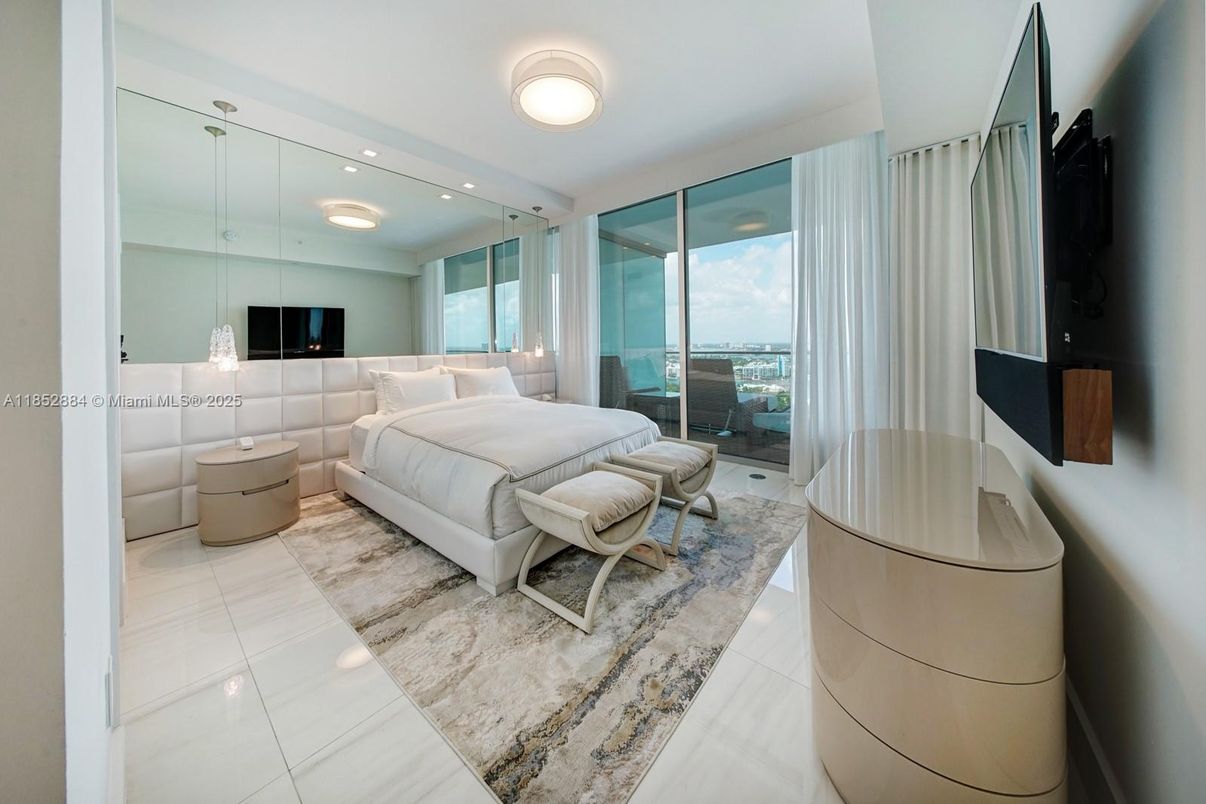 Bedroom, Interior, Recessed Lighting, Water