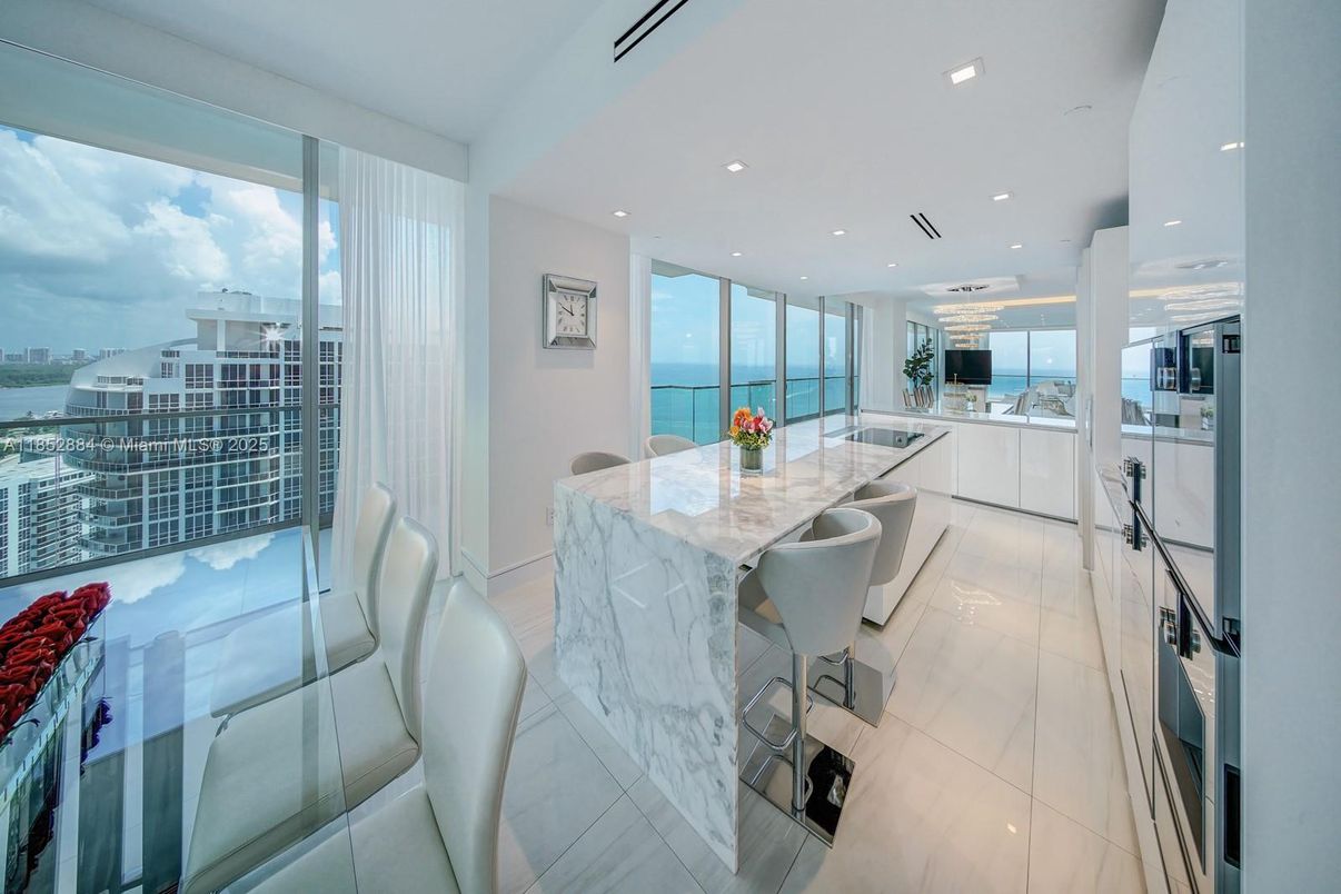 Dining room, Interior, Kitchen, Recessed Lighting, Water