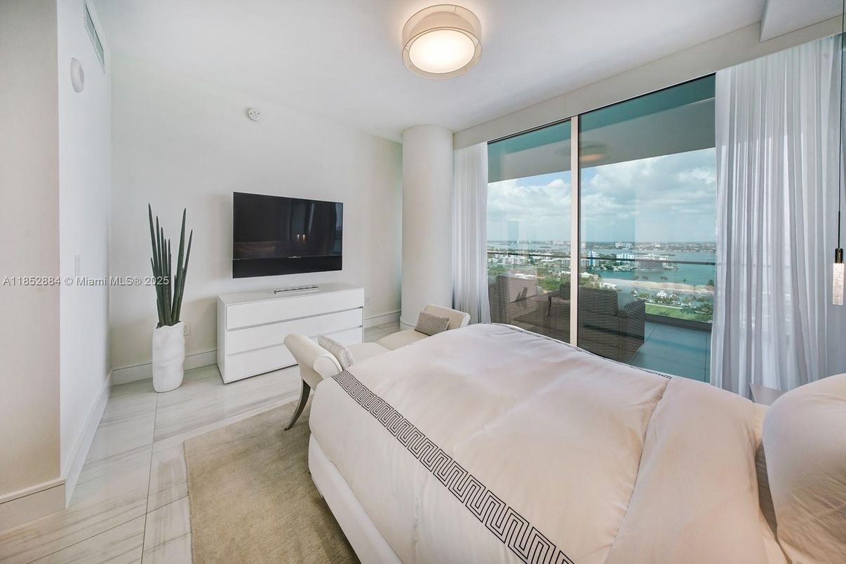 Bedroom, Interior, Water