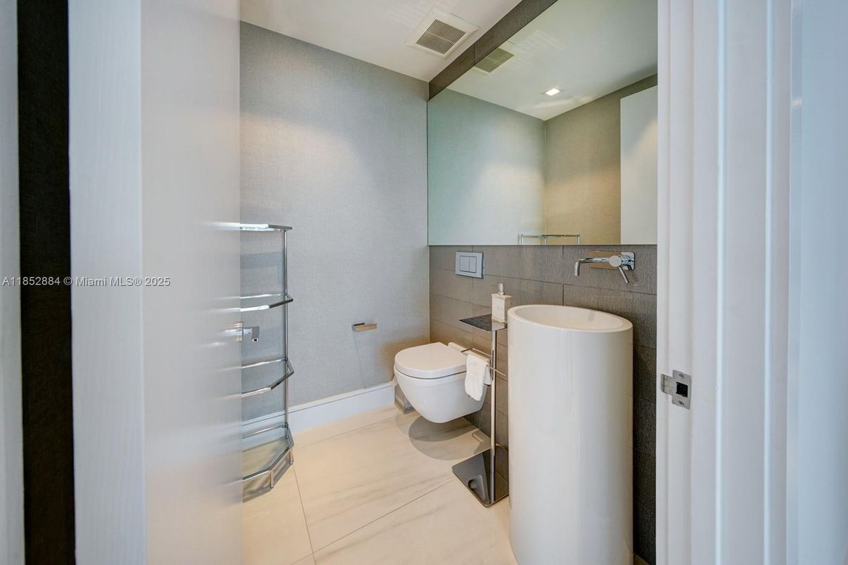Bathroom, Interior, Recessed Lighting