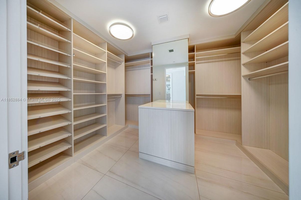 Interior, Walk-in Closets