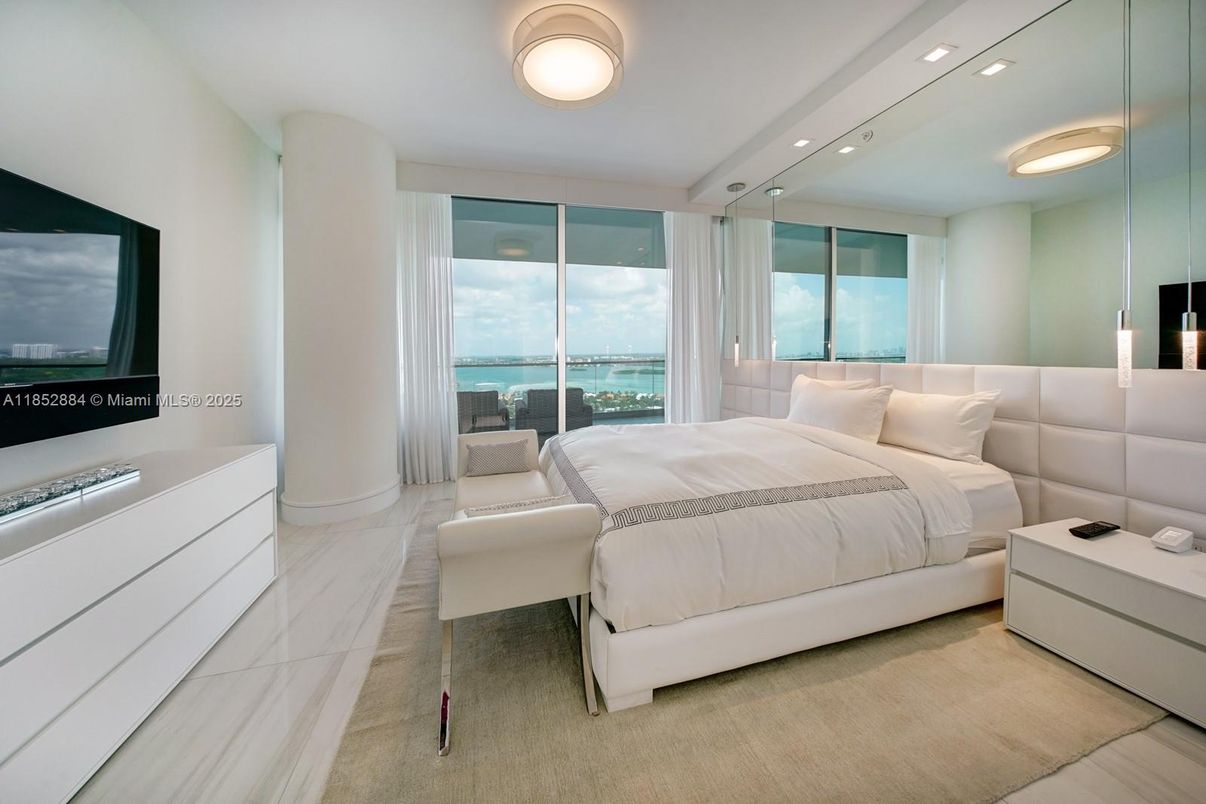 Bedroom, Interior, Marble, Recessed Lighting, Water