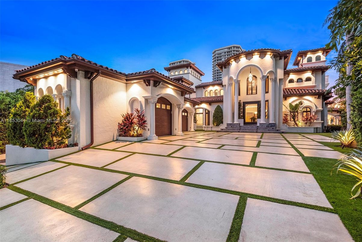 Backyard, Exterior, Facade, Mediterranean