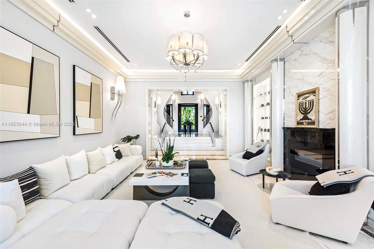 Chandelier, Interior, Living room, Marble Walls, Recessed Lighting