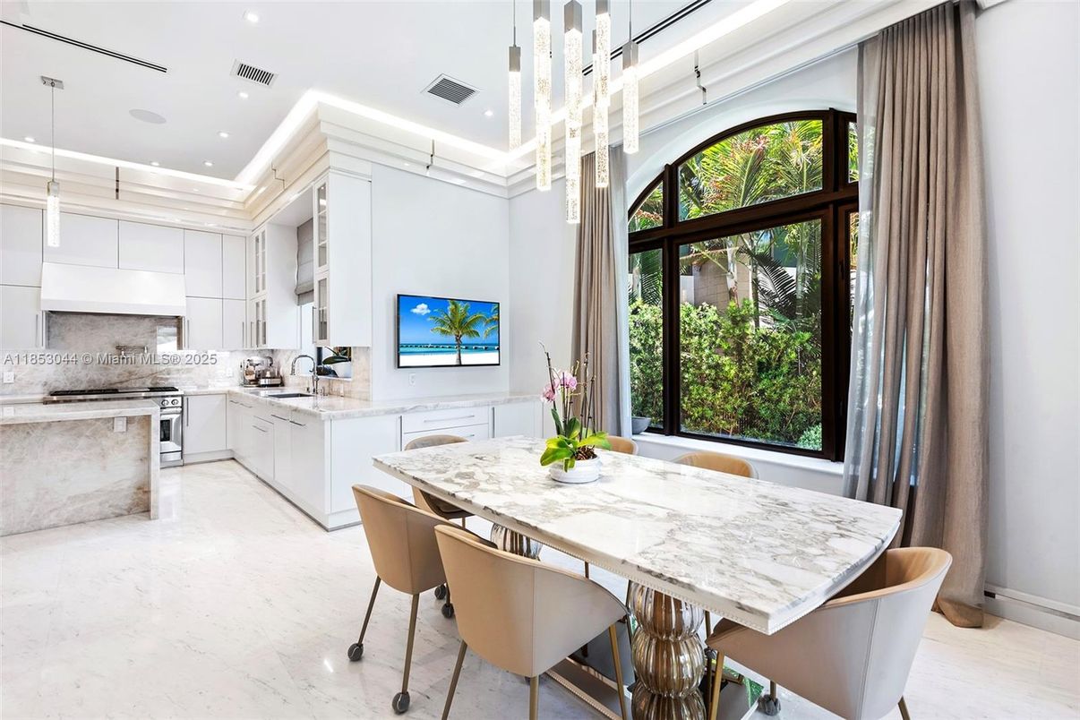 Dining room, Interior, Kitchen, Marble, Pendant Lights, Recessed Lighting, Stainless Steel Appliances