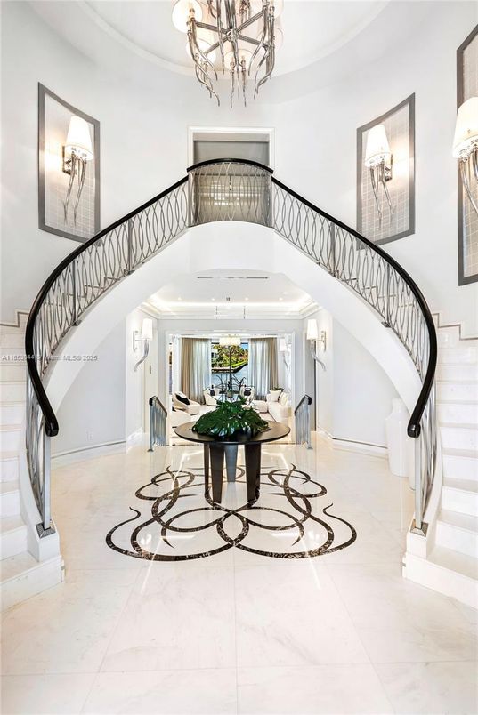 Chandelier, Interior