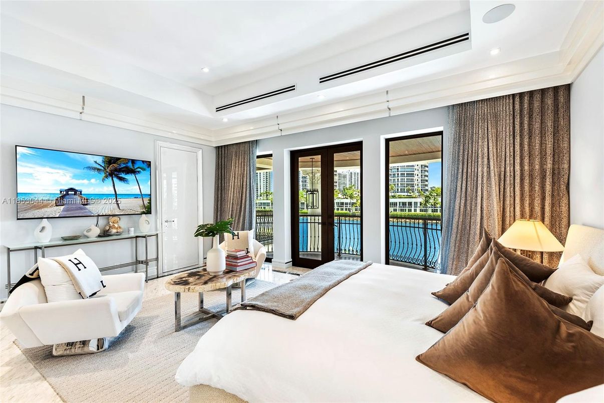 Bedroom, Interior, Living room, Recessed Lighting, Water