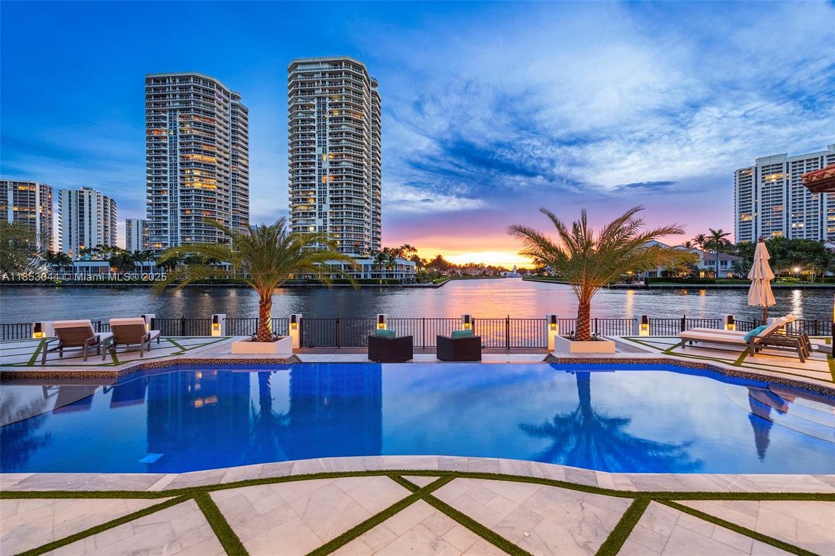 Exterior, Pool, Water