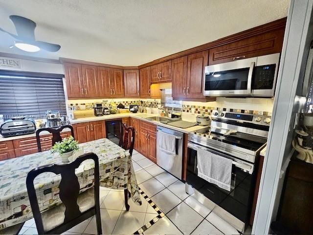 Dining room, Interior, Kitchen, Stainless Steel Appliances