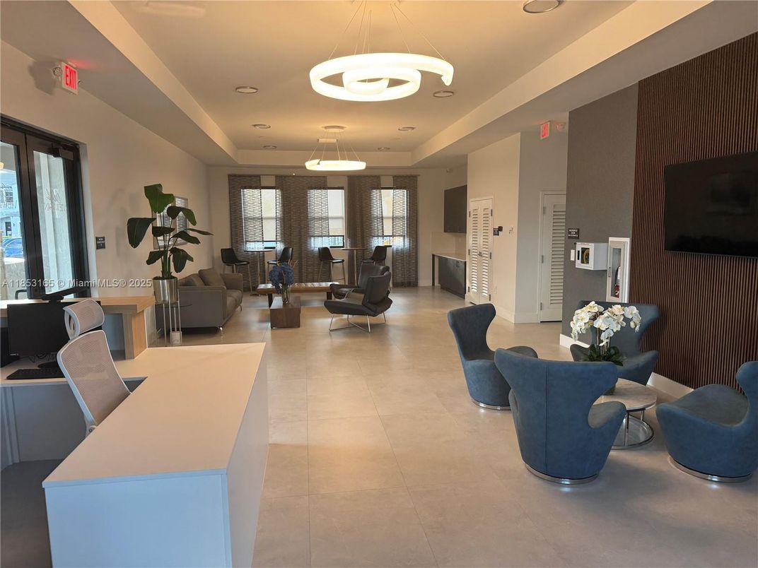 Interior, Living room, Pendant Lights, Recessed Lighting