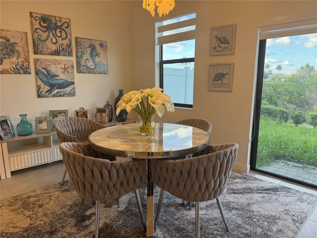Chandelier, Dining room, Interior