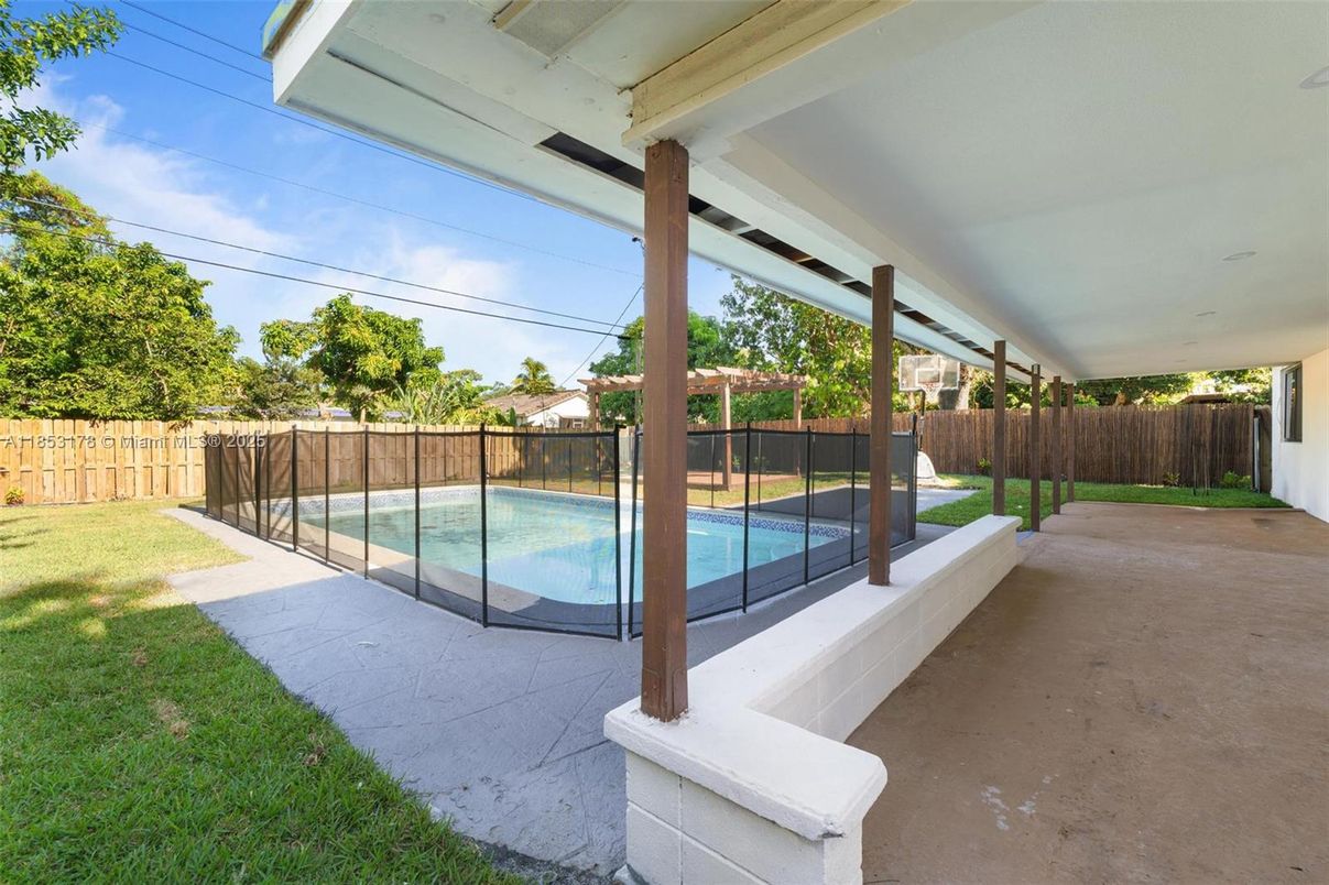 Exterior, Pool