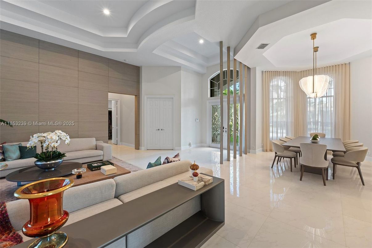 Dining room, Interior, Living room, Pendant Lights, Recessed Lighting