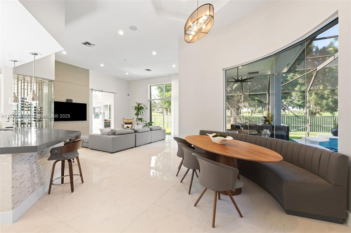Dining room, Interior, Living room, Marble, Recessed Lighting