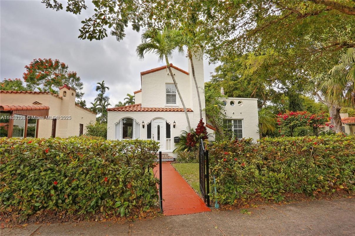 Exterior, Facade, Spanish Mediterranean