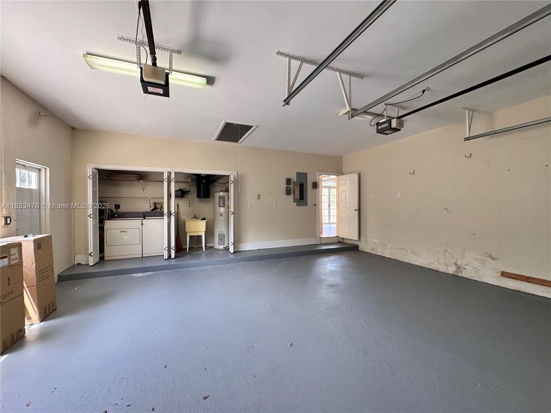 Garage, Interior