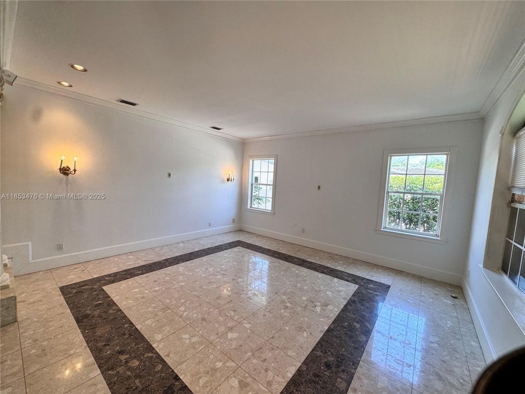 Empty room, Interior, Recessed Lighting