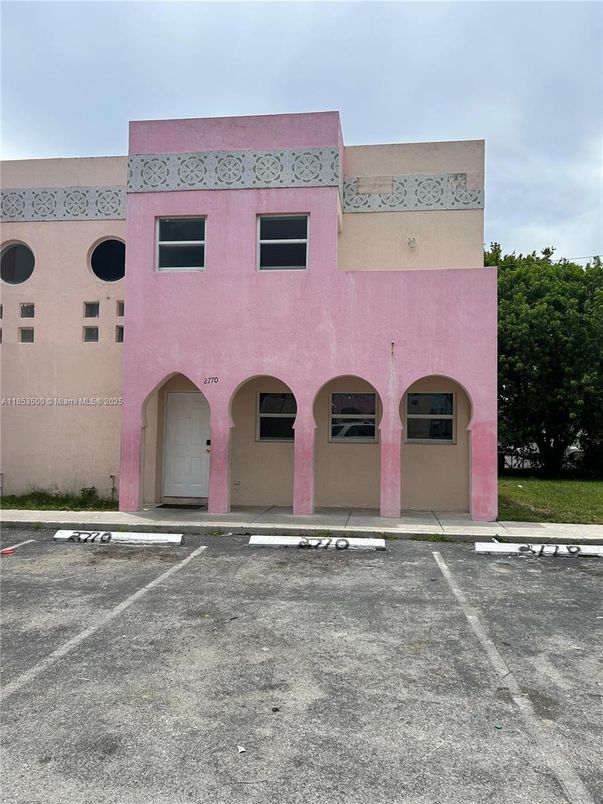 Exterior, Facade, Spanish Mediterranean