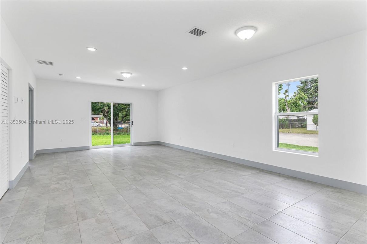 Empty room, Interior, Recessed Lighting