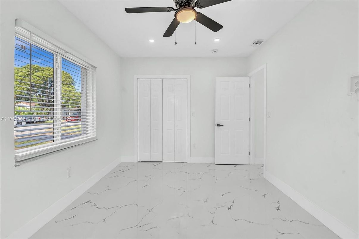 Empty room, Interior, Marble, Recessed Lighting