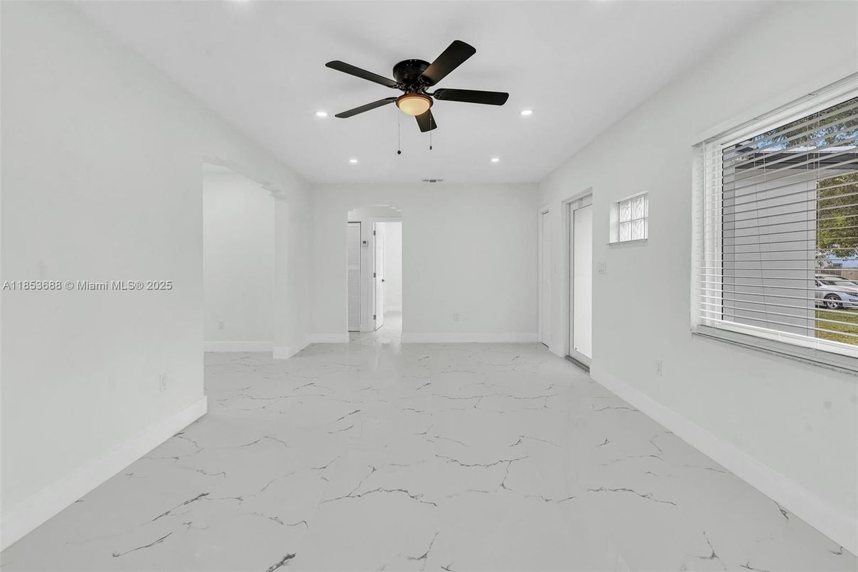 Empty room, Interior, Marble, Recessed Lighting
