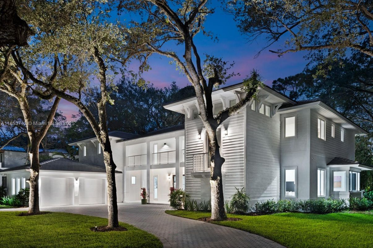 Attached, Exterior, Facade, Modern