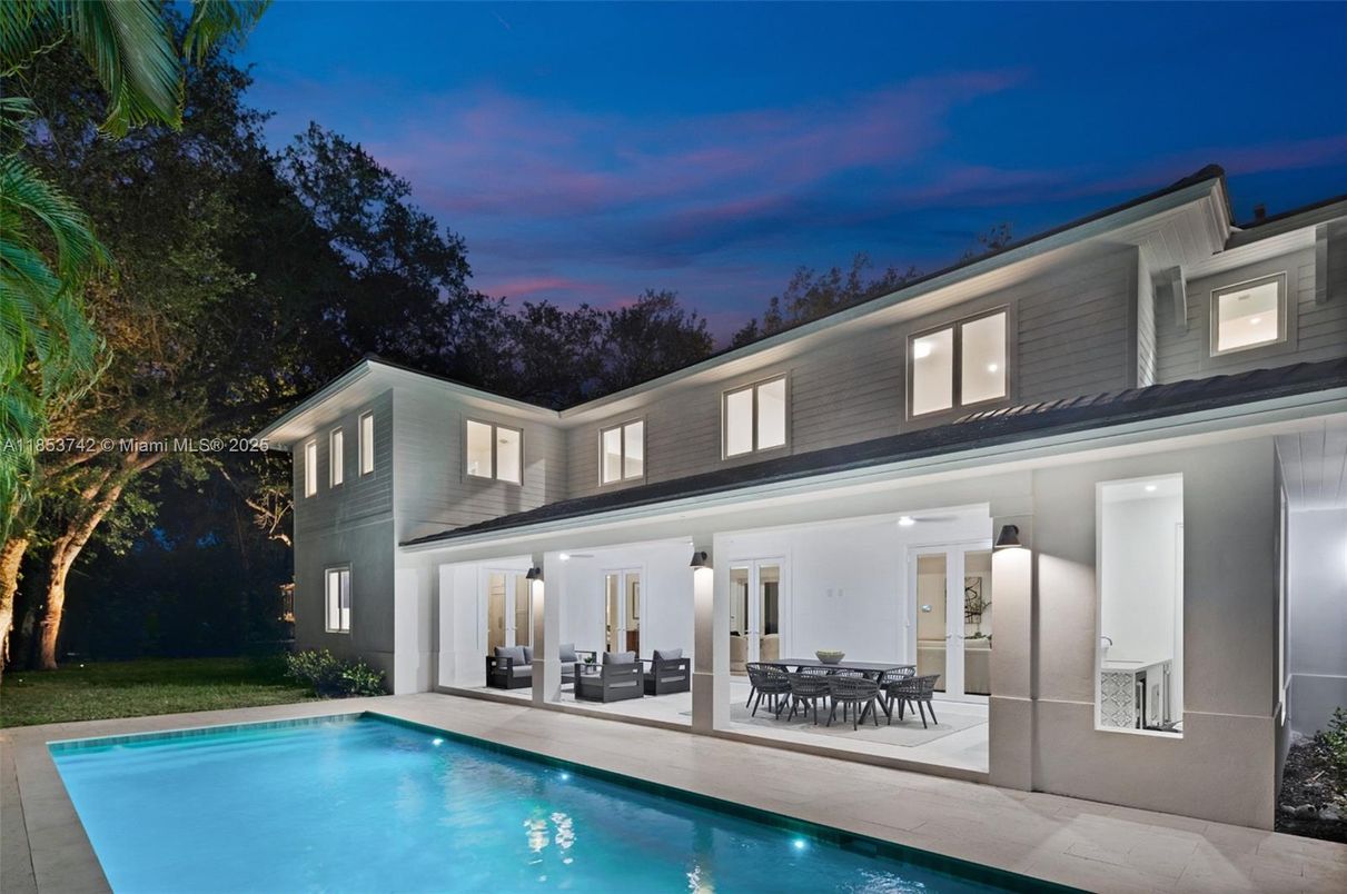 Exterior, Pool