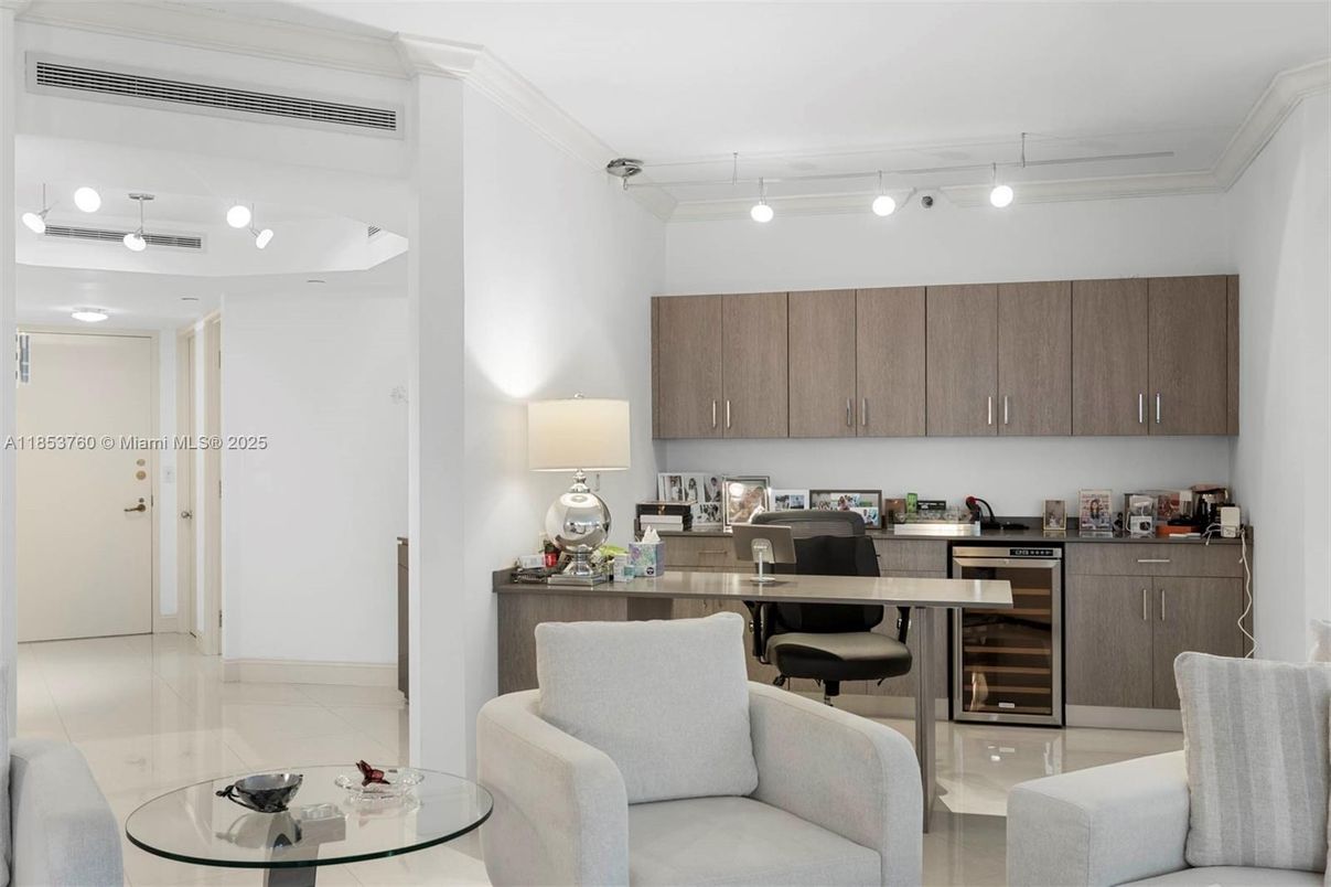 Home Office, Interior