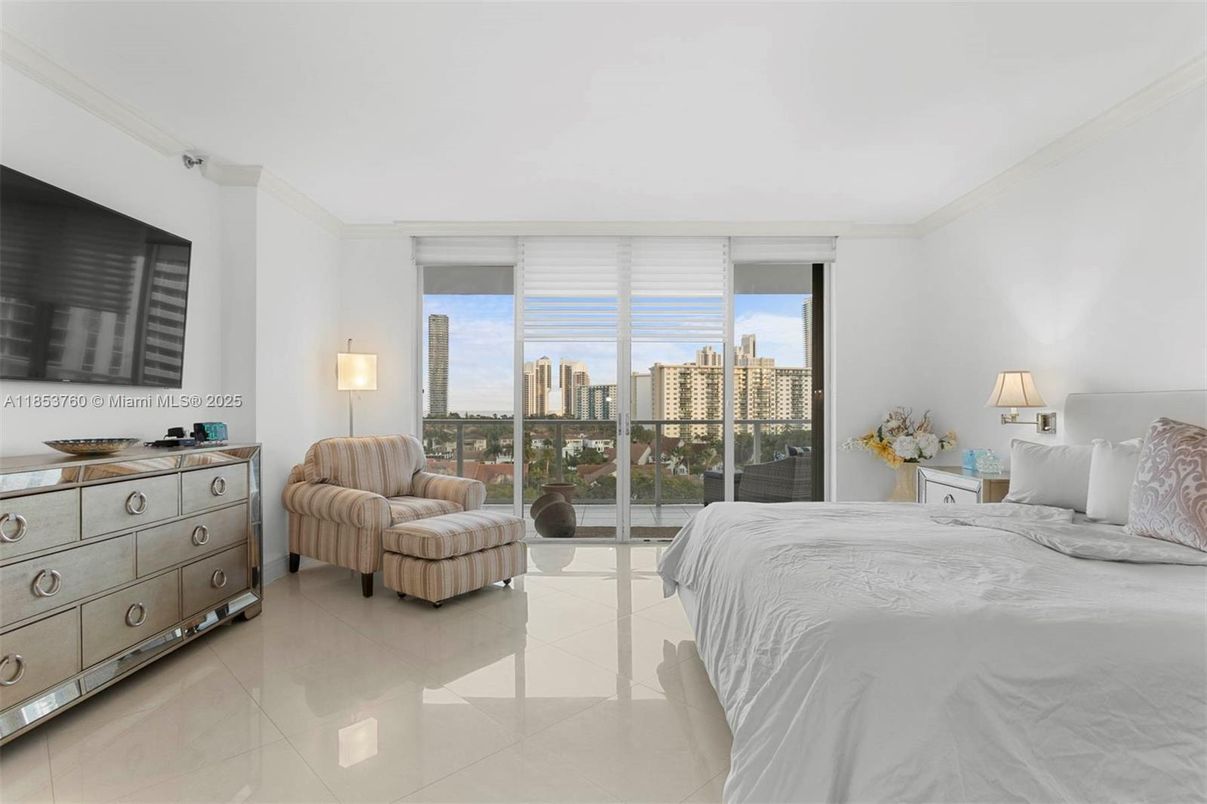 Bedroom, Interior, Water