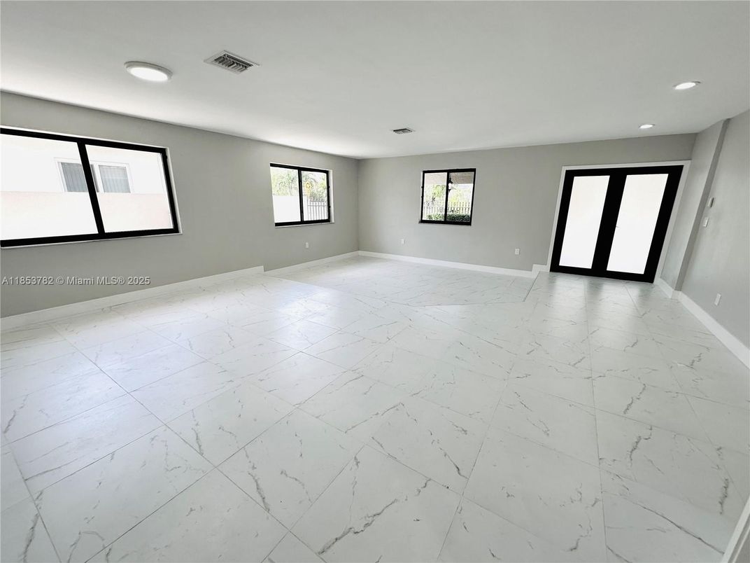 Empty room, Interior, Marble, Recessed Lighting