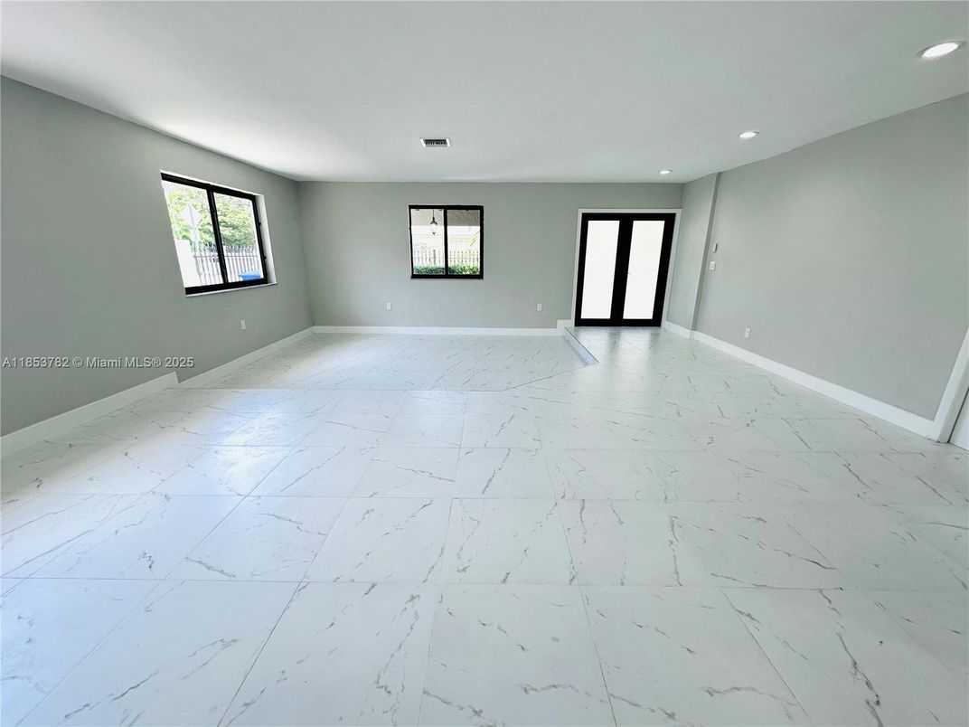 Empty room, Interior, Marble, Recessed Lighting