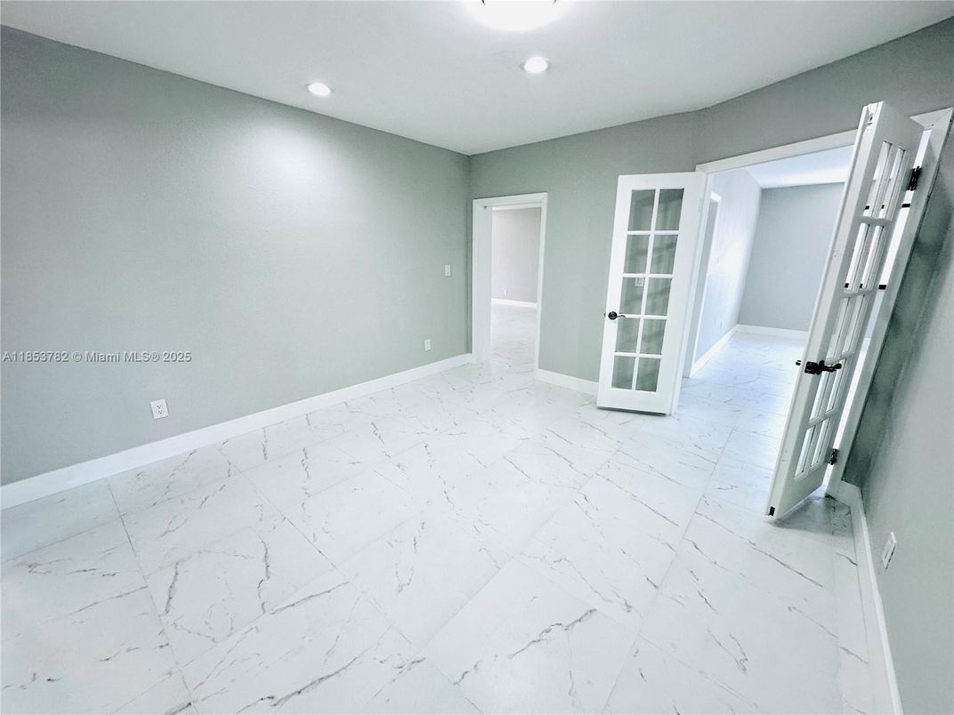Empty room, Interior, Marble, Recessed Lighting