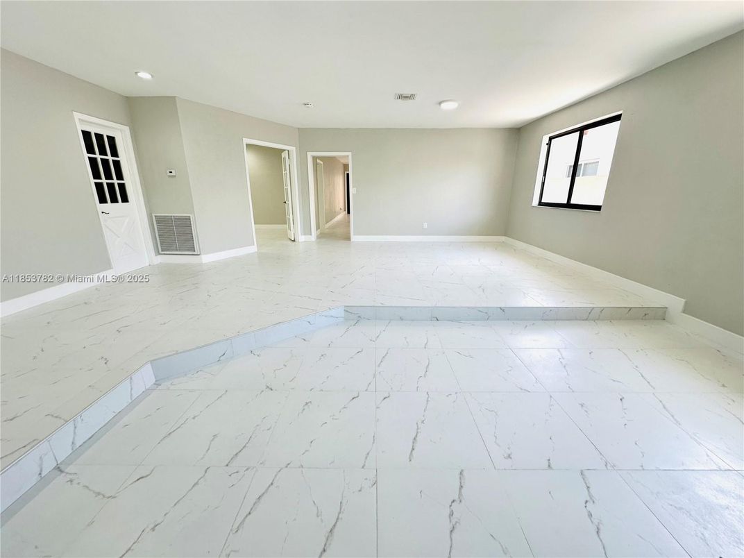 Empty room, Interior, Marble, Recessed Lighting
