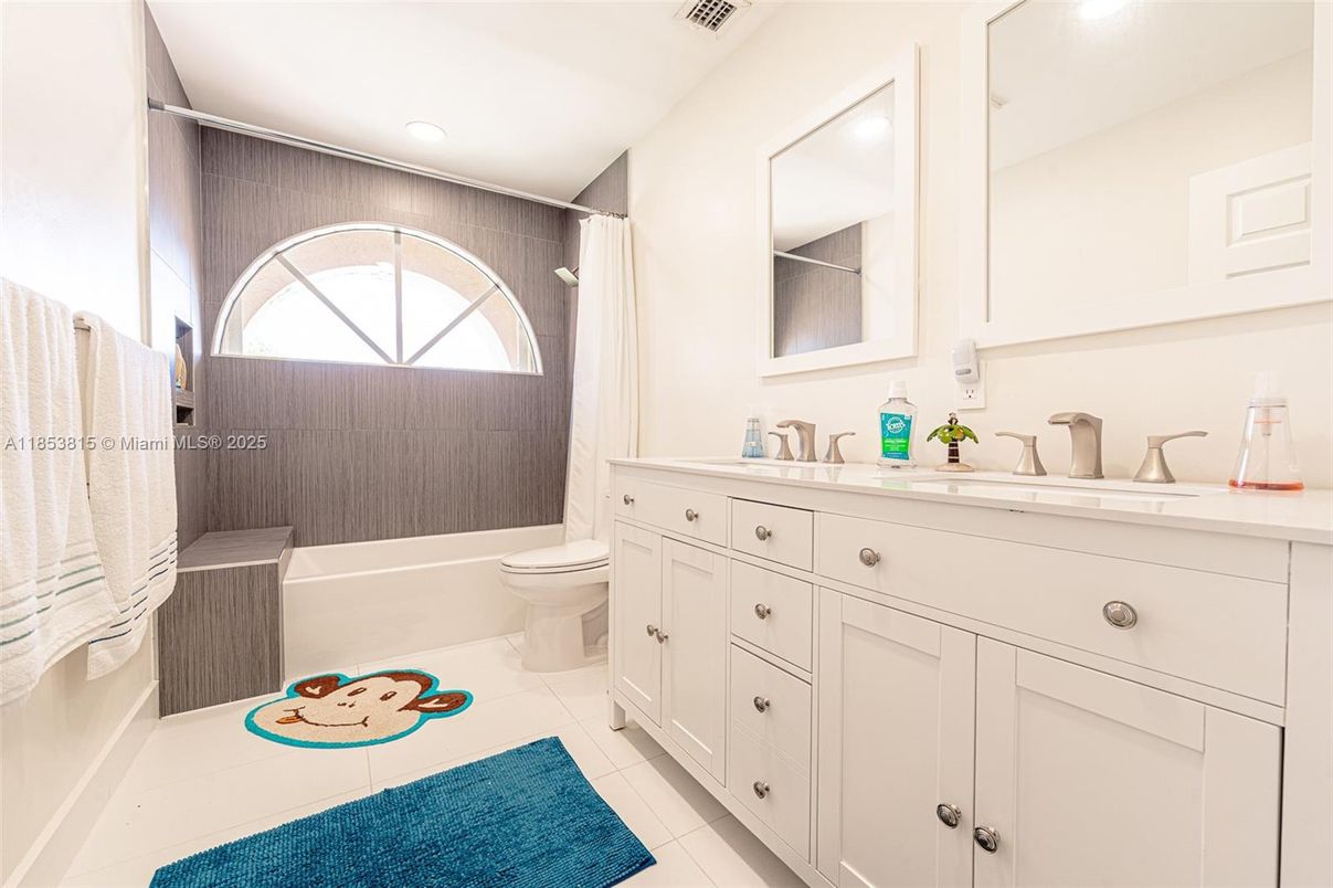 Bathroom, Dual Sink Vanities, Interior, Recessed Lighting