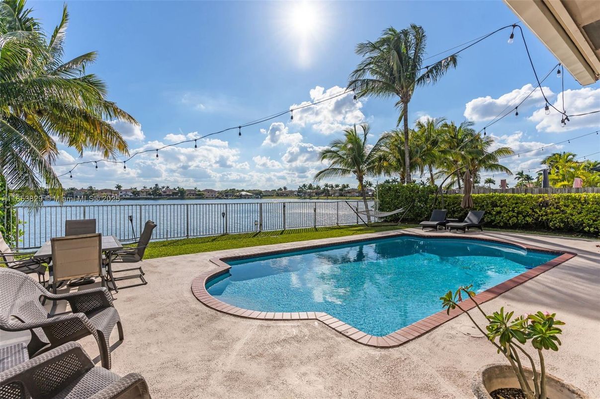 Exterior, Pool, Water
