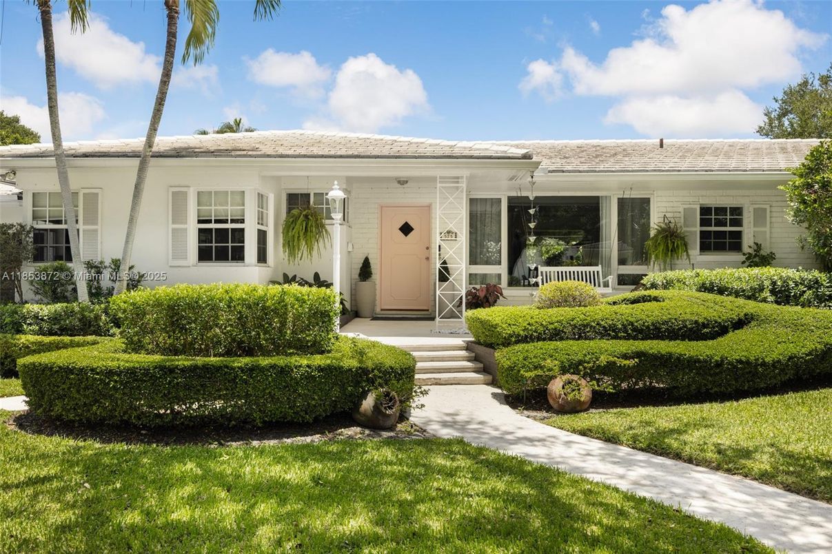 Backyard, Exterior, Facade, Ranch