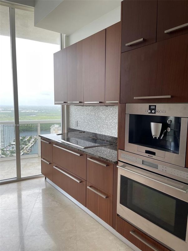 Interior, Kitchen, Stainless Steel Appliances, Water
