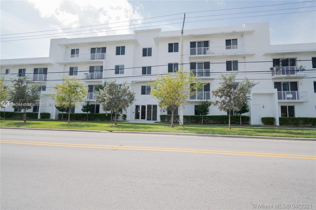 Exterior, Facade, Condo Building