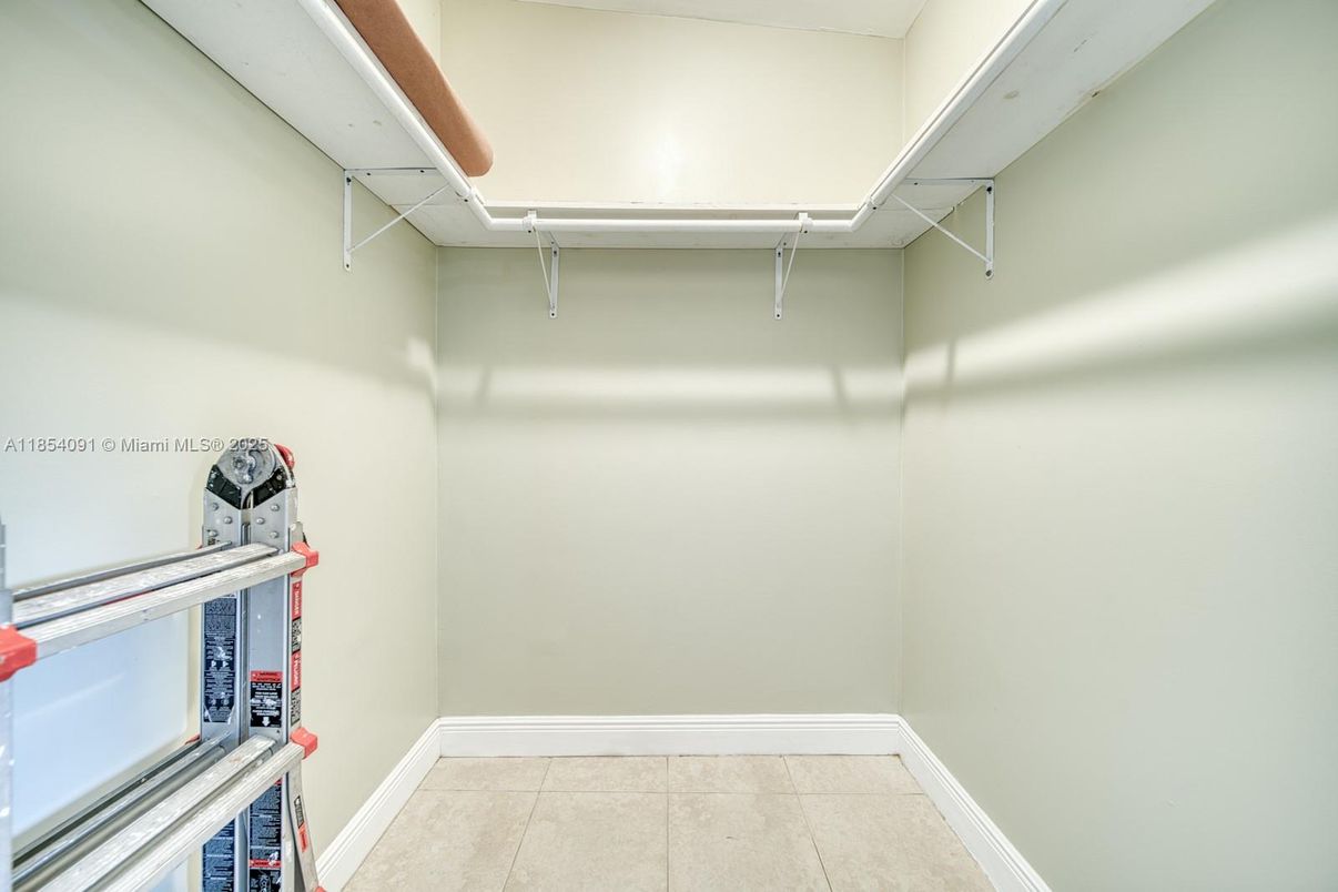 Interior, Walk-in Closets