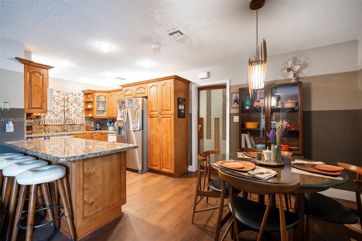 Dining room, Interior, Kitchen, Pendant Lights, Recessed Lighting, Wood Texture Flooring