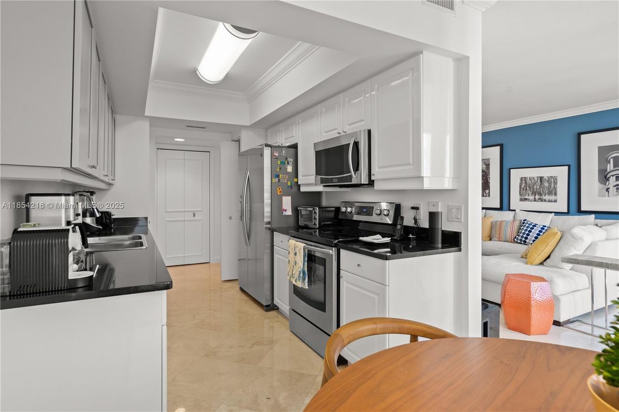 Interior, Kitchen, Living room, Recessed Lighting, Stainless Steel Appliances