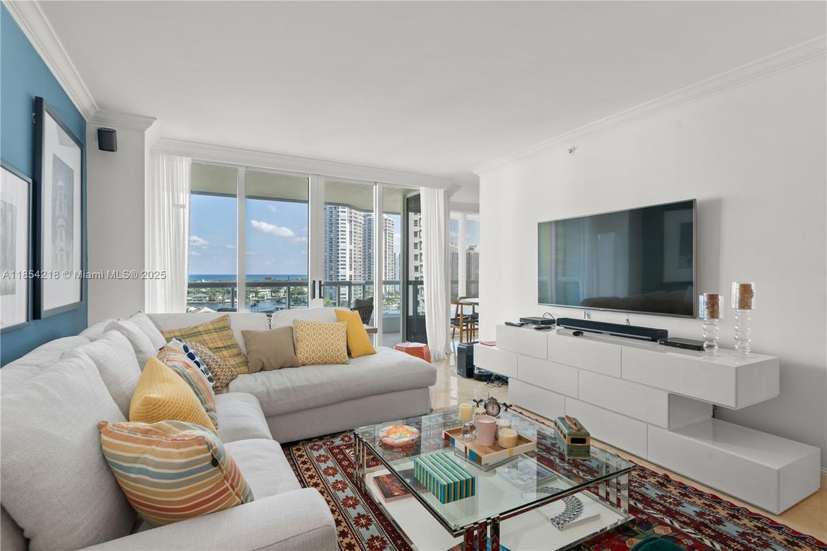 Interior, Living room, Water