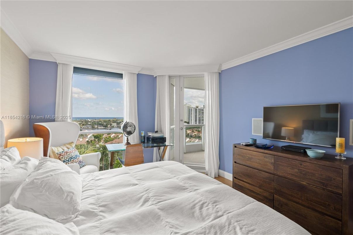 Bedroom, Interior, Water