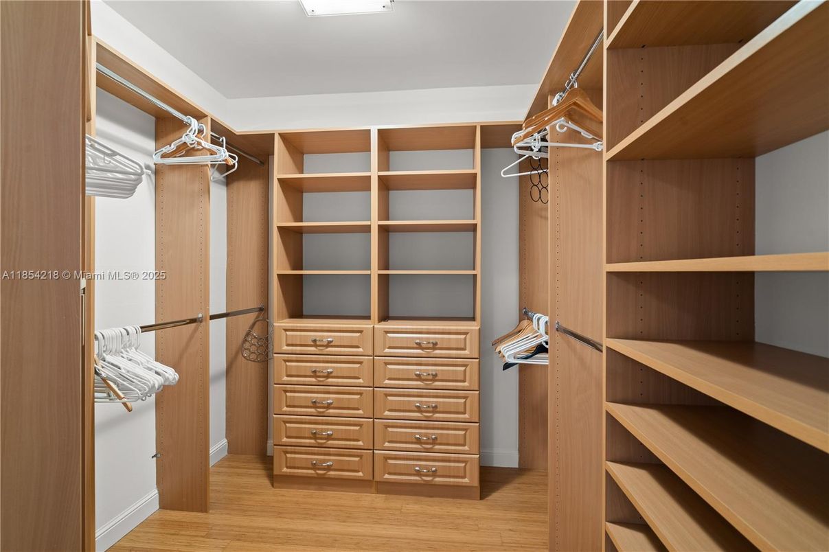 Interior, Walk-in Closets, Wood Texture Flooring