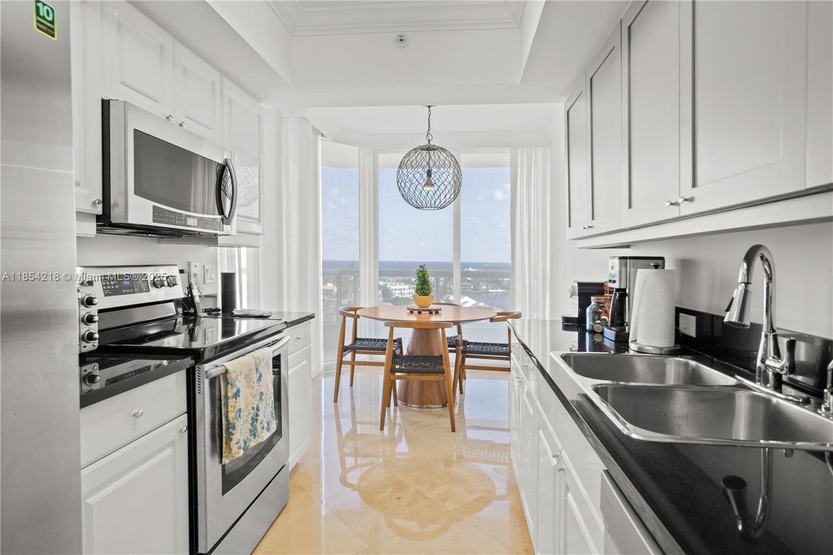 Dining room, Interior, Kitchen, Pendant Lights, Stainless Steel Appliances, Water