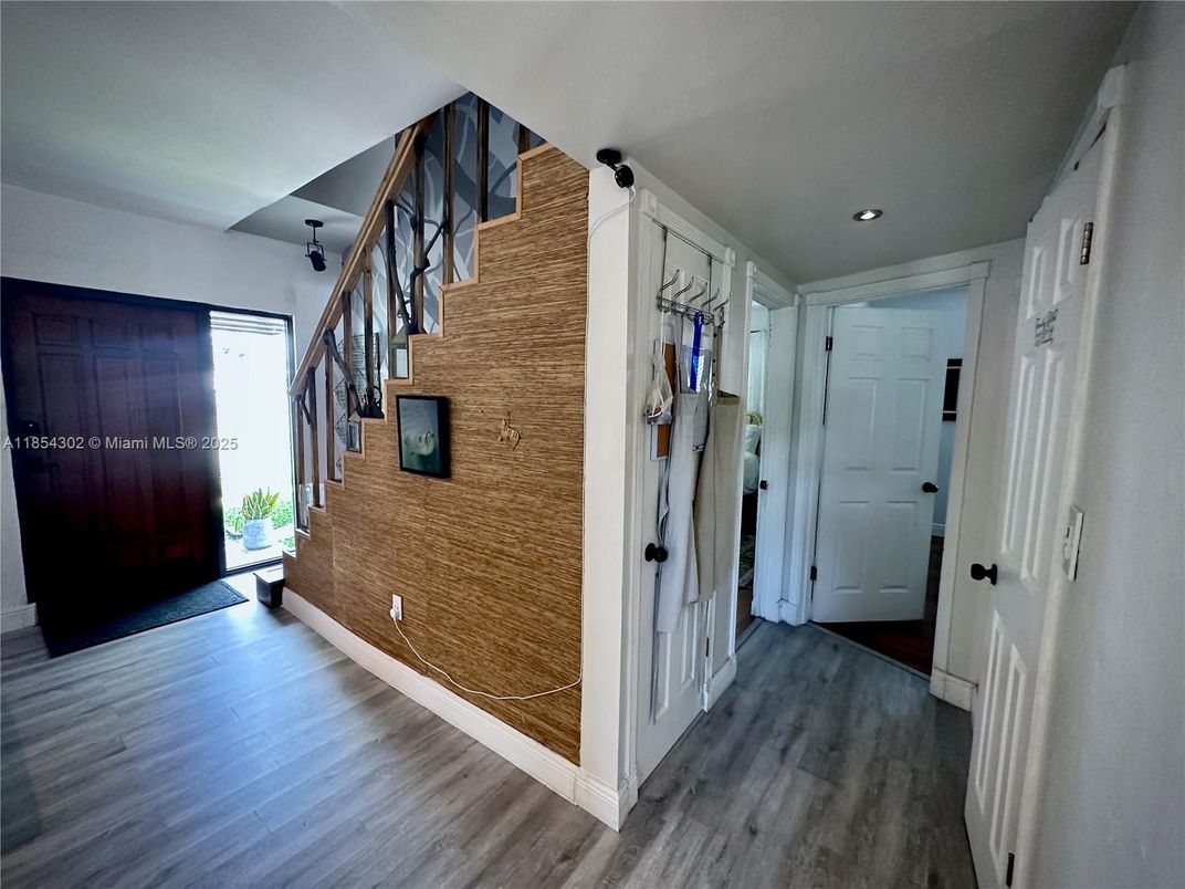 Interior, Recessed Lighting, Wood Texture Flooring