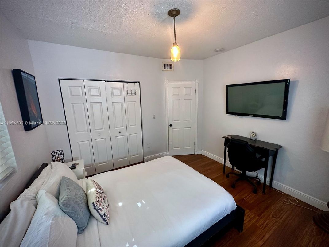 Bedroom, Interior, Pendant Lights, Wood Texture Flooring