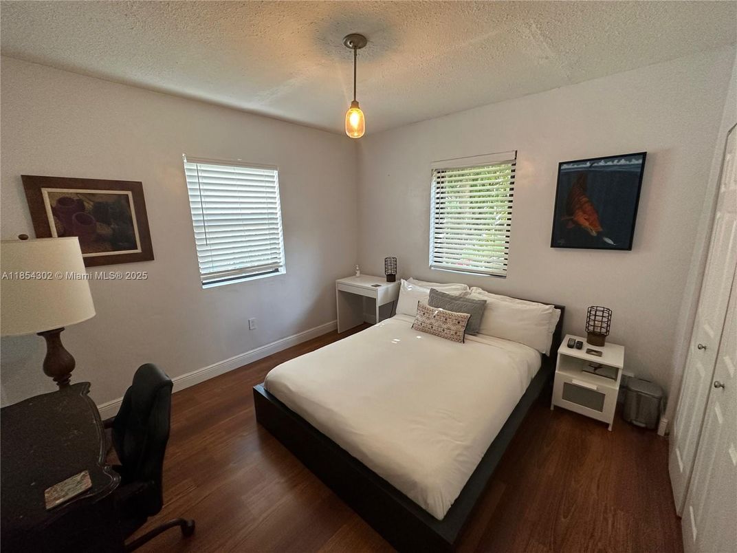 Bedroom, Interior, Pendant Lights, Wood Texture Flooring
