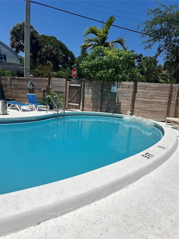 Exterior, Pool